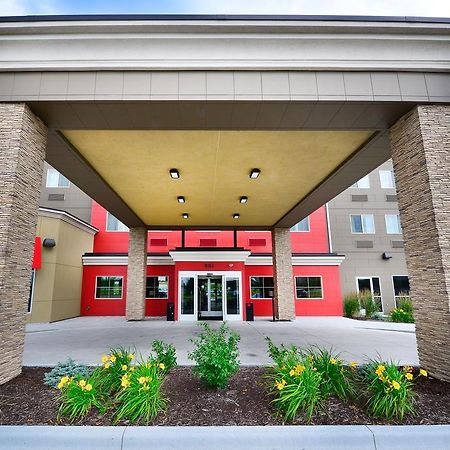 Baymont By Wyndham Grand Forks Hotel Exterior photo